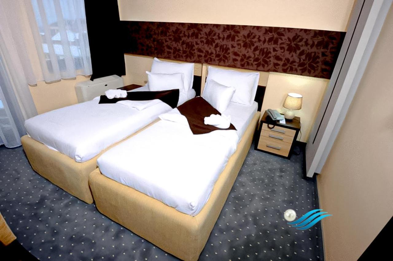 Biser Hotel Derventa Bagian luar foto